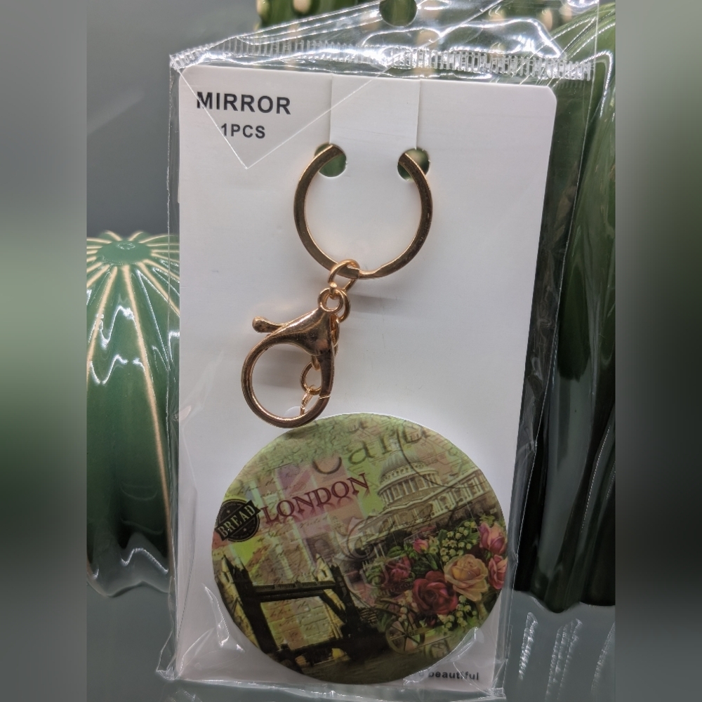 Keychain/Bagcharm/Mirror with London Design